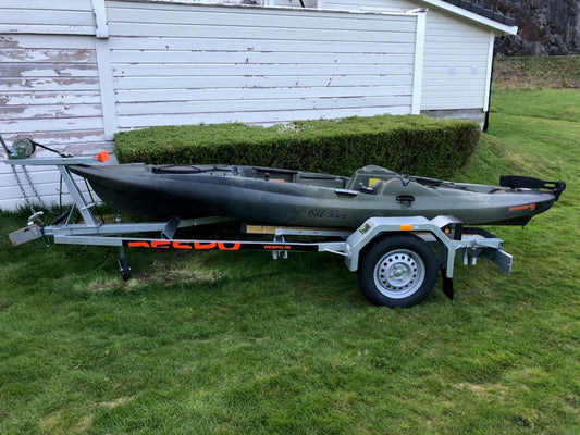 Respo 750VS ECO, fra siden med kayak
